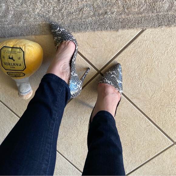 Alice + Olivia Dina Heel Snakeskin black white - Picture 2 of 13